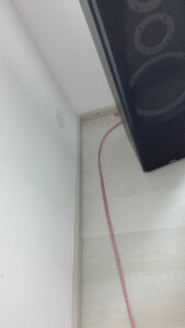 Hangfal vezeték szabadon