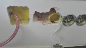 Bevakolt és hiányos aljzat kiépítés