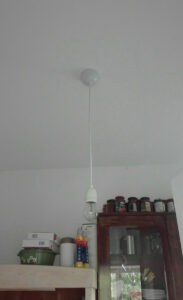 Spájz, lámpa felszerelve